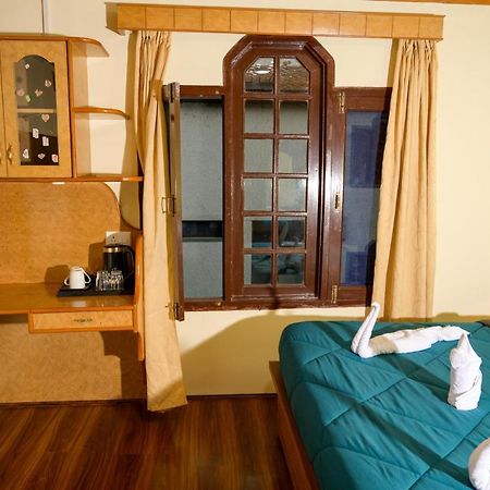 Hotel Peaceful Mornings Srinagar Exterior foto